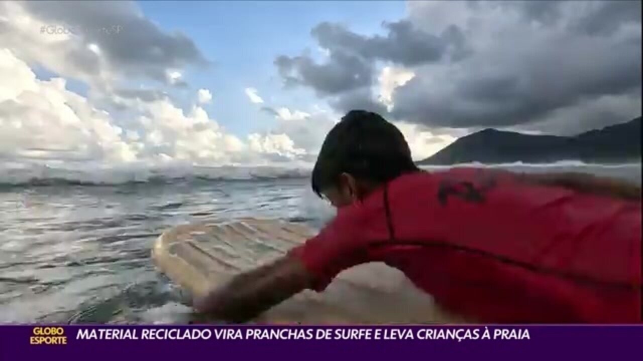 Crianças na praia de Maresias em reportagem do ge.globo
